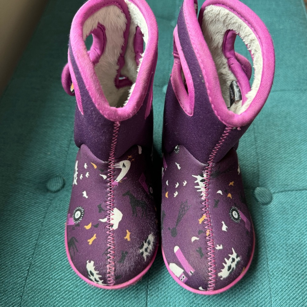 Toddler Baby BOG snow rain boots (purple, cows, farm) Size 8